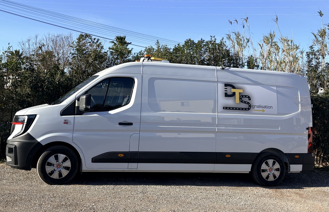 Machine de marquage au sol en intervention